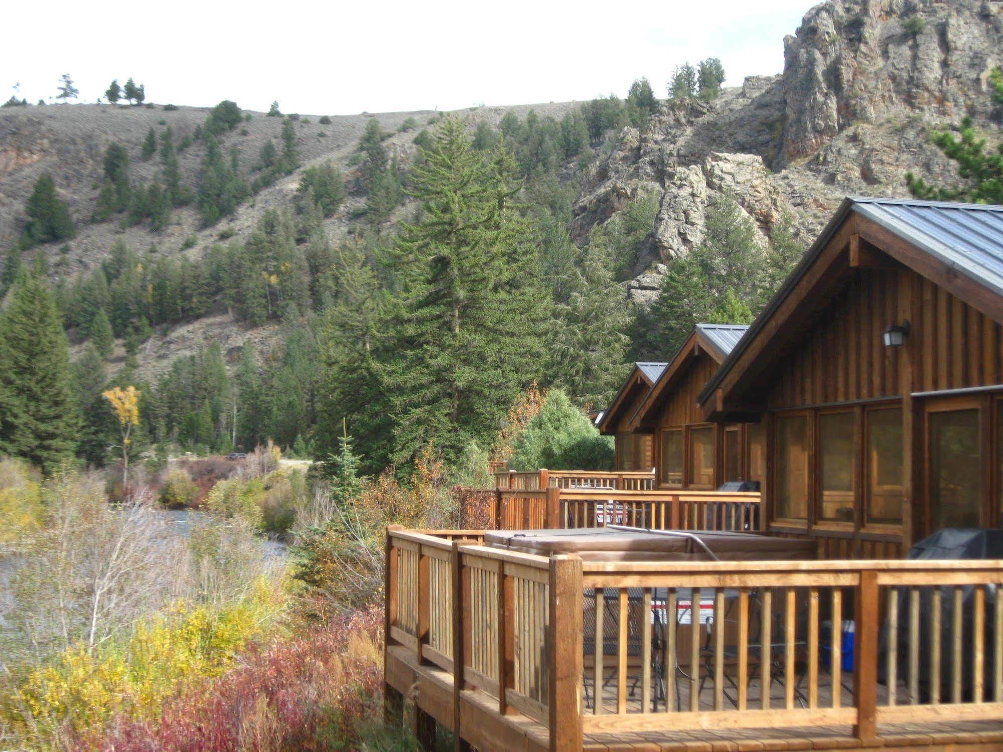 Three Rivers Resort Almont Екстериор снимка